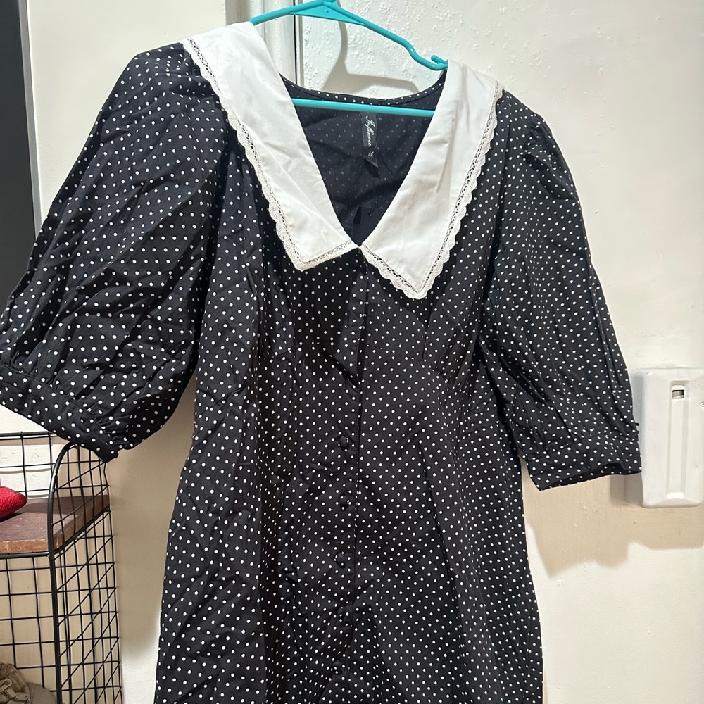 NWT vintage black polka dot Peter Pan collar button-up dress. Size 10US/14UK.